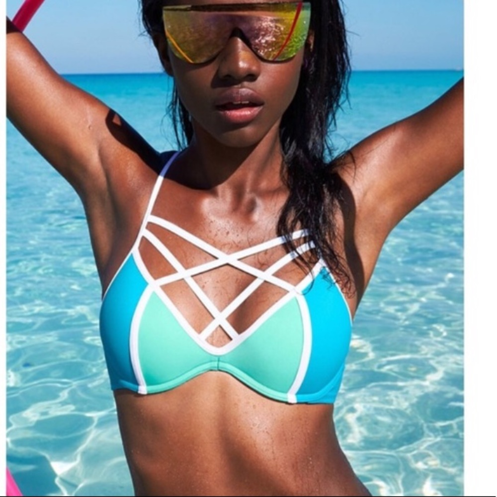 Vicotria’s Secret/ Pink Bikini Top